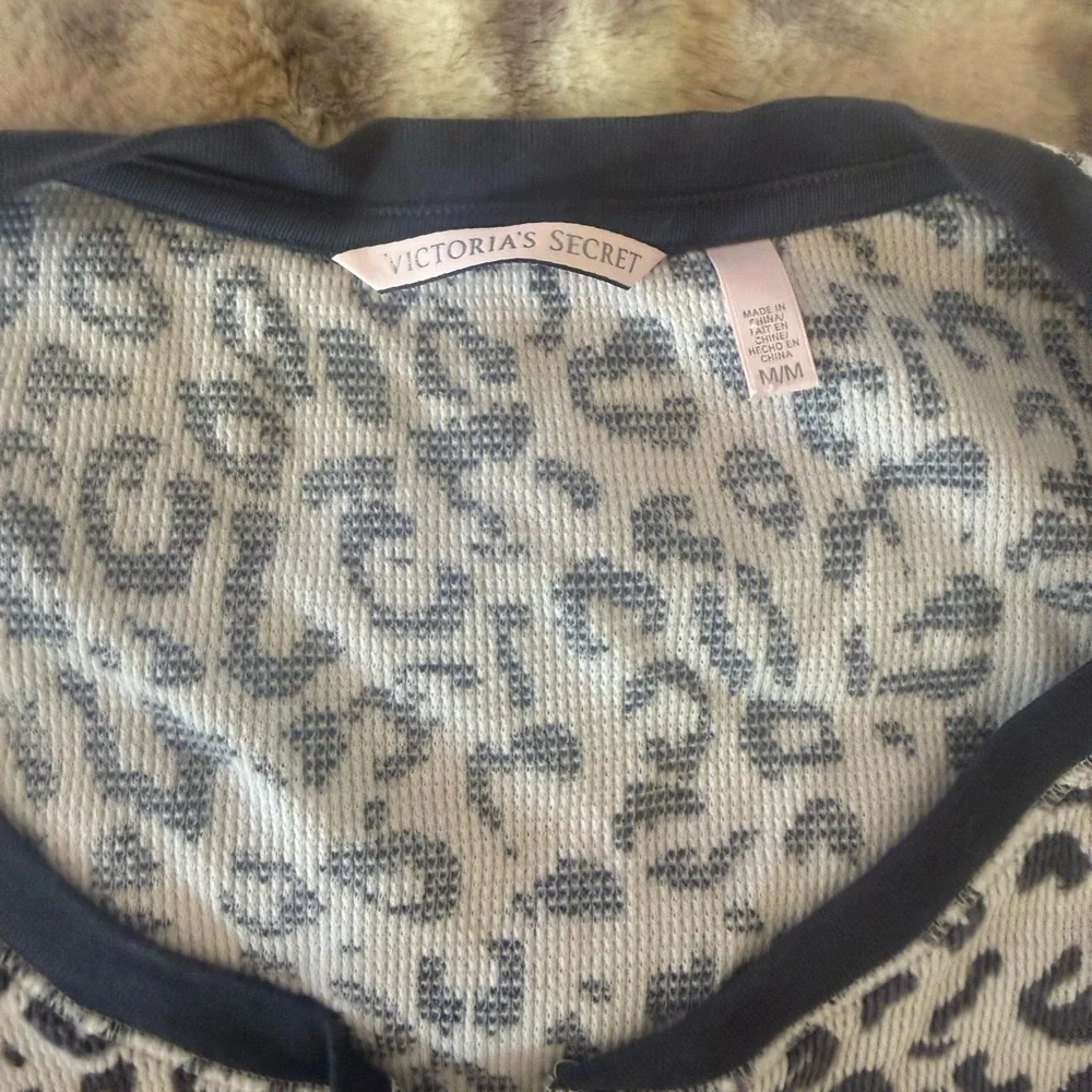 Victoria's Secret Animal Print Pajamas - Picture 4 of 8